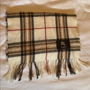 Perfect fall Burberry Scarf-White black camel red